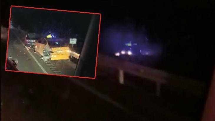 Eskişehir- Ankara yolunda feci kaza! 2 otomobile çarpan kamyon tren rayına düştü